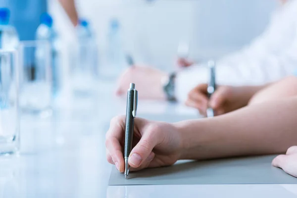 Primer plano de la toma de notas — Foto de Stock