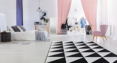 Geniş kadının yatak odası iç