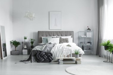 Yatak birçok yastıklar