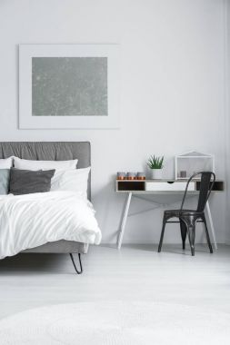 Resepsiyon ve siyah sandalye