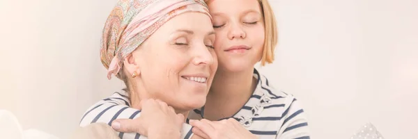 Mother supported by daughter — Stock Photo, Image