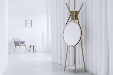 Oturma odasında raf