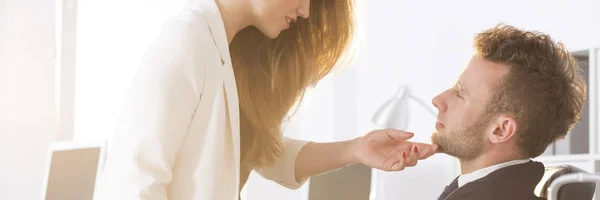 Mujer y un hombre en el trabajo — Foto de Stock