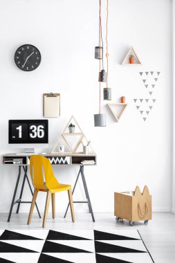 Ahşap kutu ile ev ofis