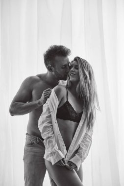 Ön sevişme sırasında tutkulu Çift