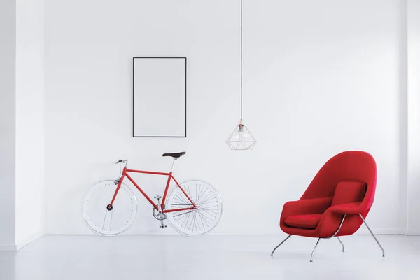 Red and white bicycle — Stock Photo, Image