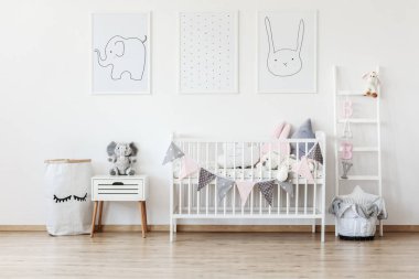 Çamaşır torbasını boyalı kirpik ile