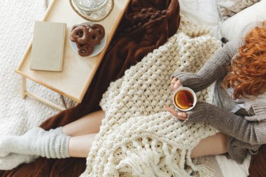 Yatakta limon çay içme