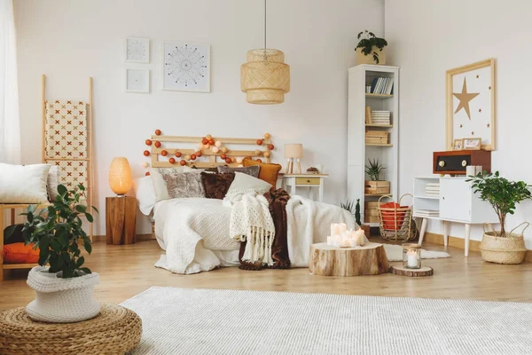 Şık bir yatak odası iç