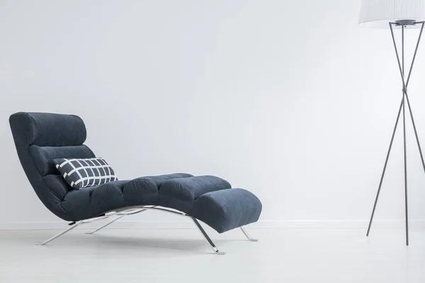 Sofa mit Kissen — Stockfoto