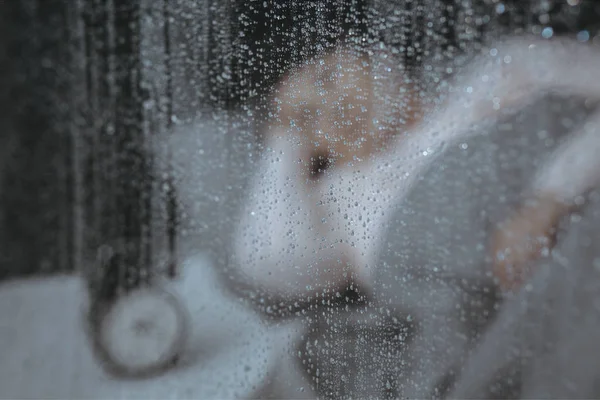Nahaufnahme des Fensters mit Regentropfen — Stockfoto