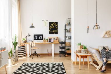 Ev ofis içinde geometrik halı