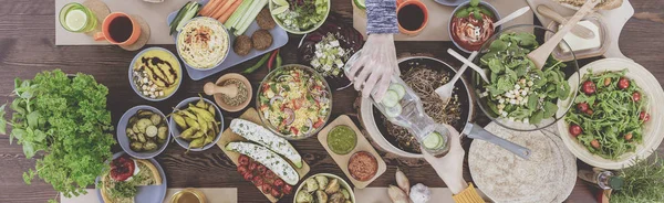 Mesa con comida vegana — Foto de Stock