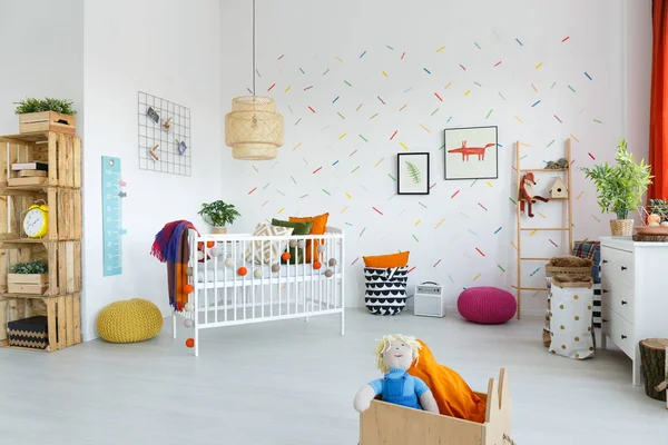 Ruangan bayi Scandi yang luas — Stok Foto