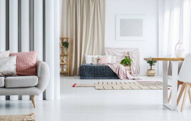 Altın perde ile ferah daire