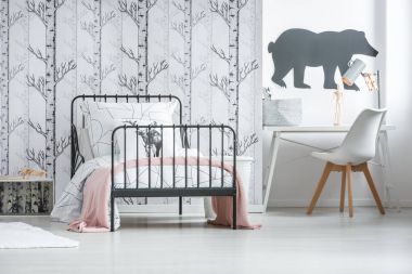 Yatakta pembe yorgan