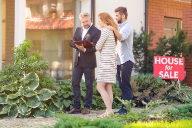 Evli çift daire yürüyüş