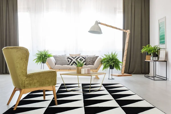 Zelená židle, v obývacím pokoji — Stock fotografie
