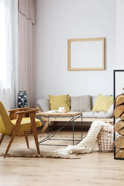 Coin appartement dans un style rustique — Photo