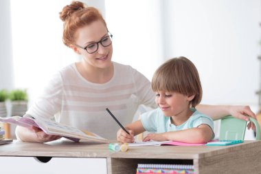 Özel ders sırasında küçük çocuk