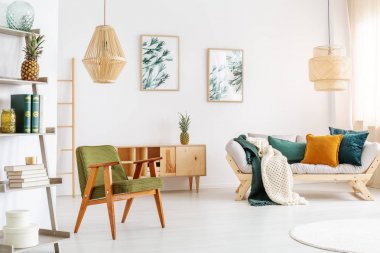 Koltukta geniş oturma odası