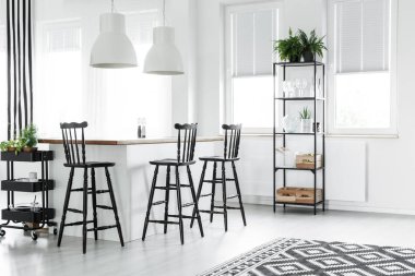 Bar mutfak Adası'nda tabureler