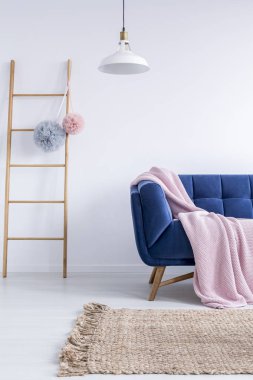 Tül ponpon ile merdiveni