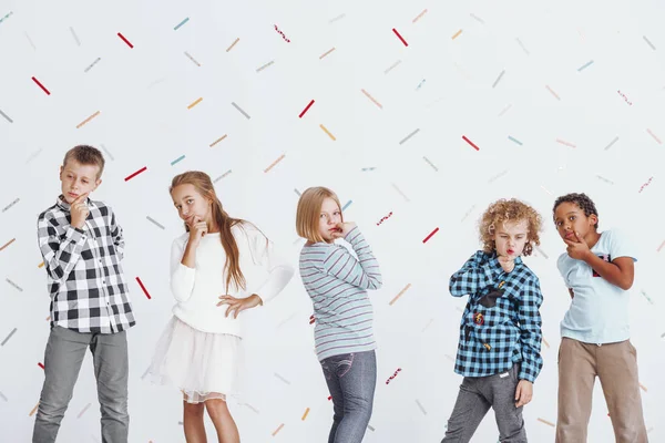 Children posing as thinkers — Stock Photo, Image