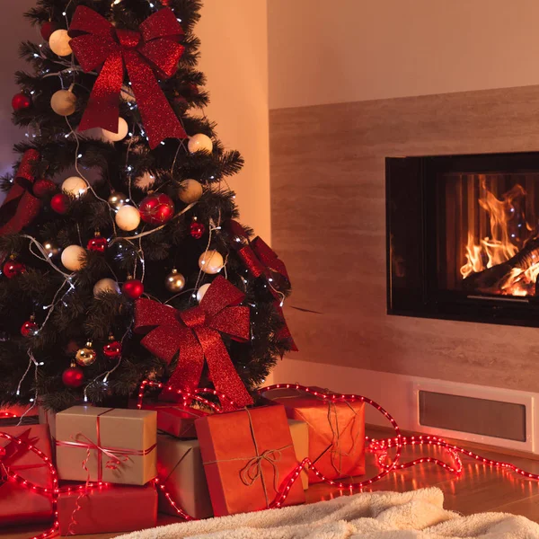 Weihnachtsbaum im Wohnzimmer — Stockfoto