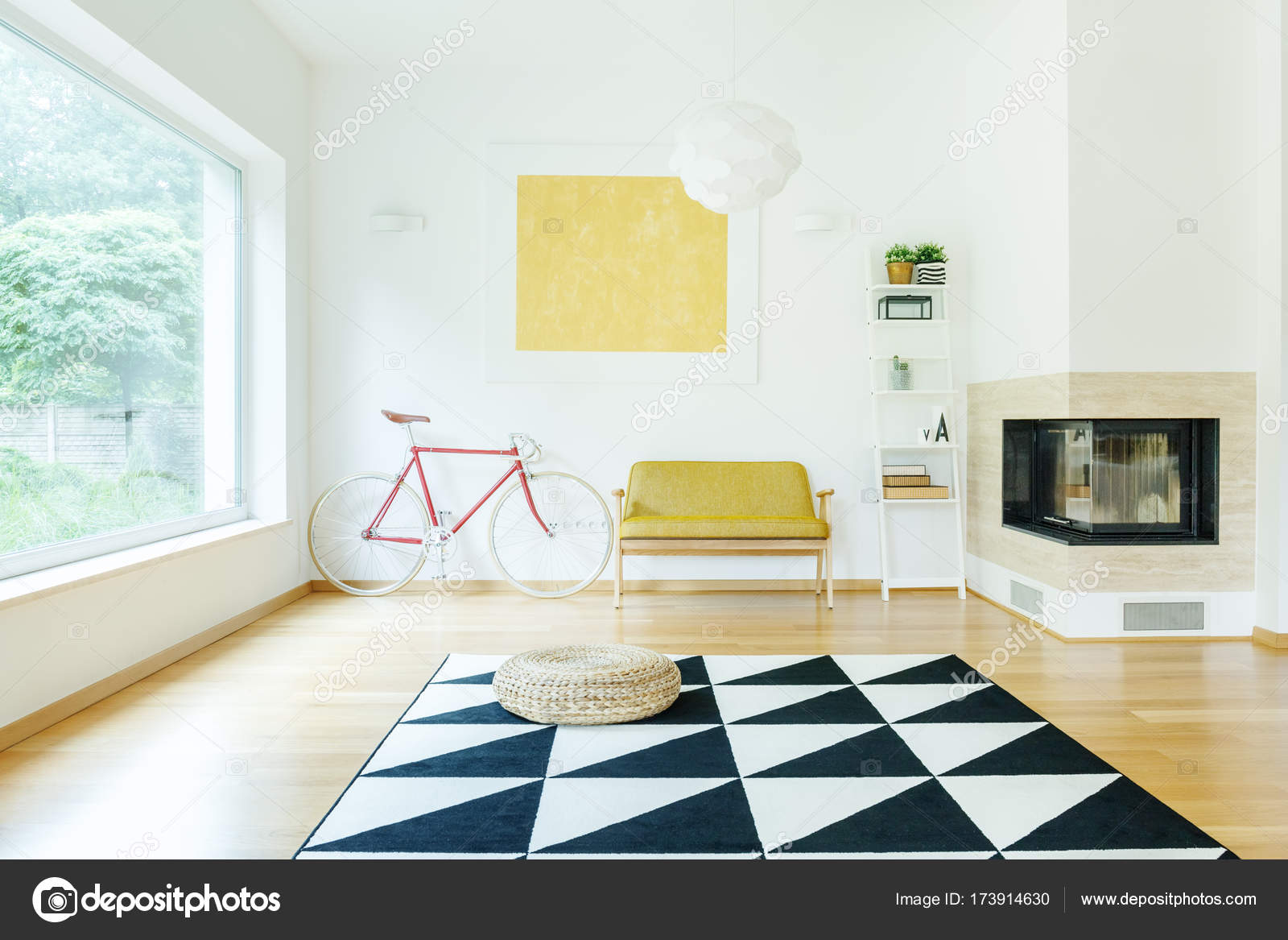 Fonkelnieuw Lichte woonkamer met open haard — Stockfoto © photographee.eu MB-76