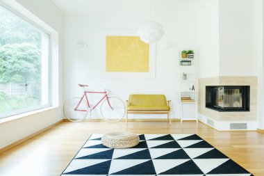 Şömineli aydınlık oturma odası