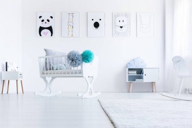 Beyaz beşik düşük açılı