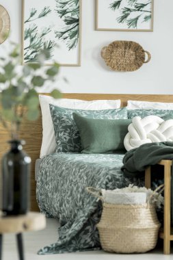 Çiçek motifi ile yatak odası