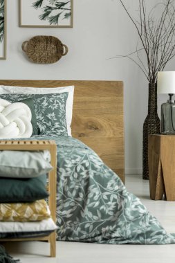 Odada mevcut yataklar kullanılıyorsa çiçek motifi