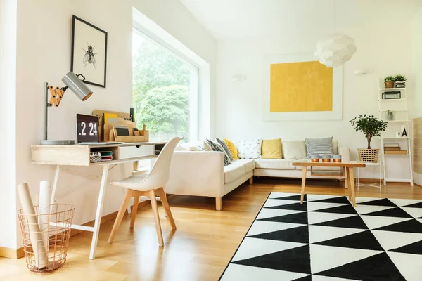 Resepsiyon ile sıcak açık alan