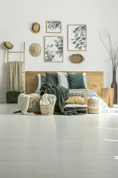 Hats in bright bedroom interior — Stock Photo, Image