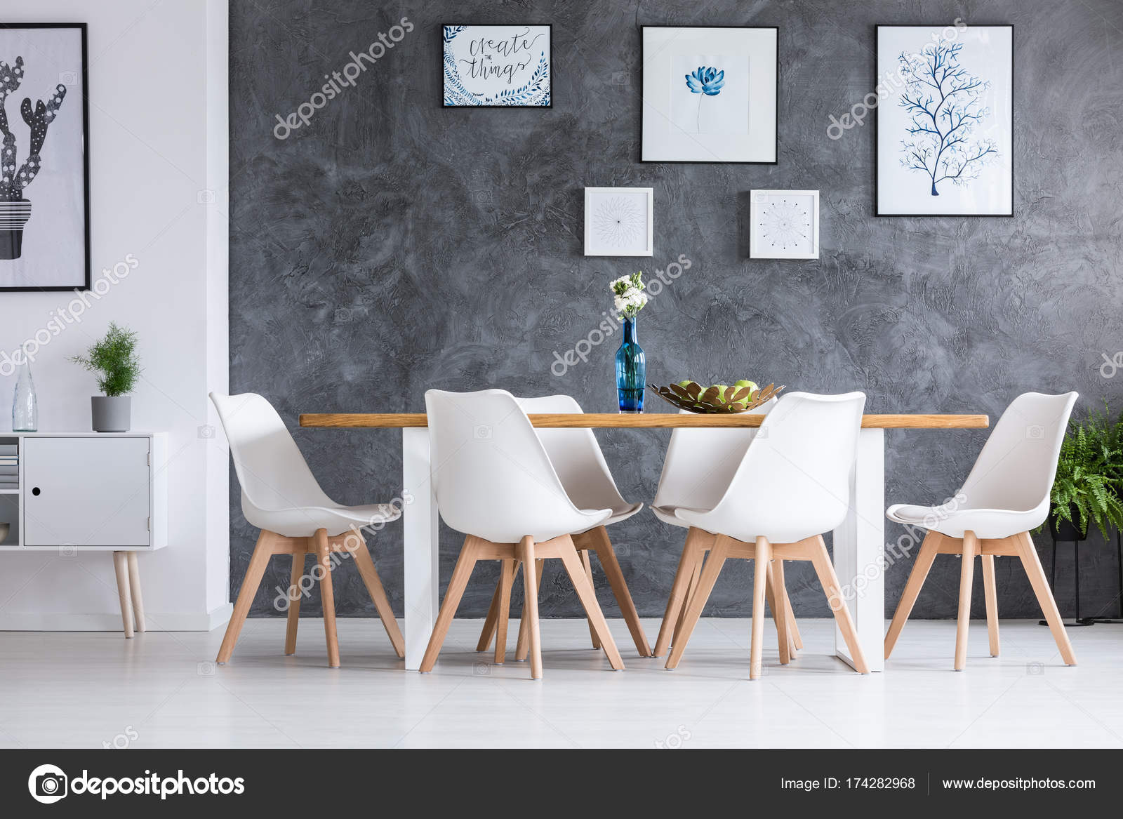 Comedor con armario blanco — Foto de stock © photographee.eu #174282968 Comedor con armario blanco — Foto de stock © photographee.eu #174282968