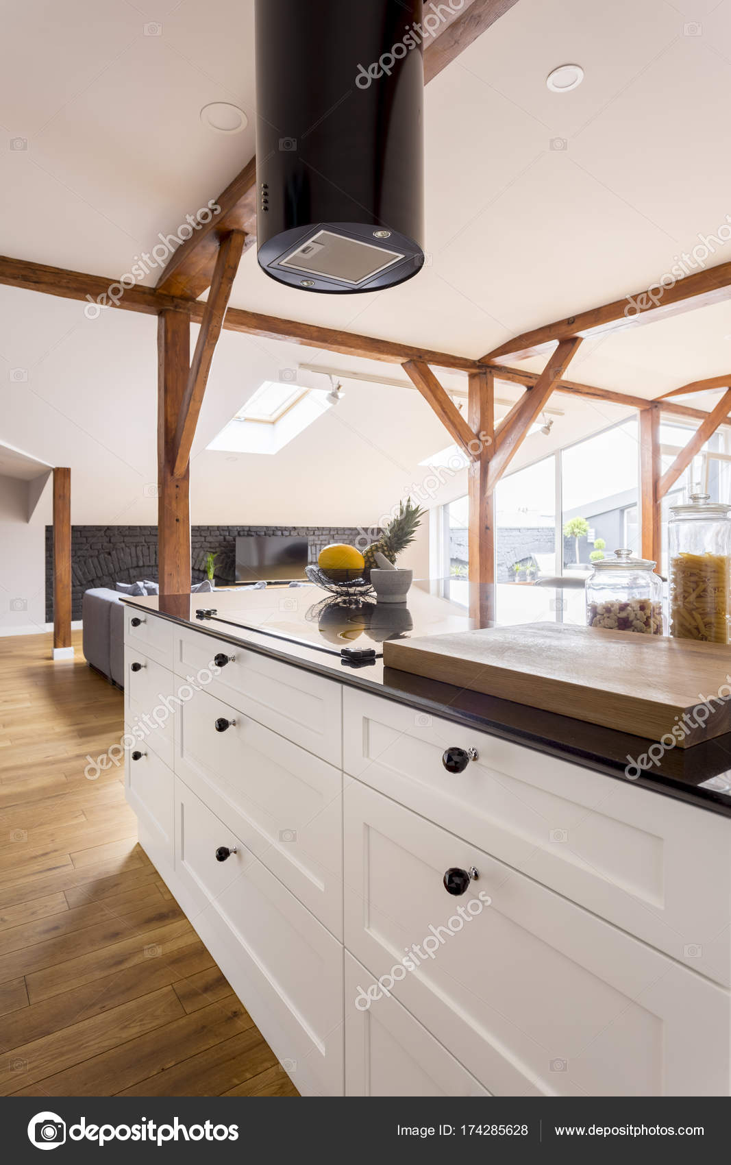 Cocina con muebles blancos — Fotos de Stock © photographee.eu #174285628 Cocina con muebles blancos — Fotos de Stock © photographee.eu #174285628
