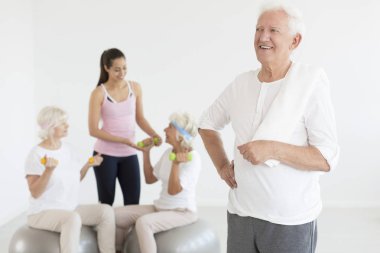 Büyükbaba çalışmadan sonra