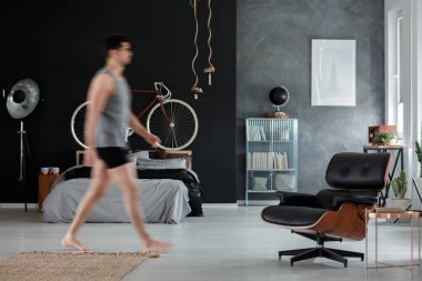 Geniş adam yatak odası sandalye