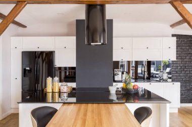 Modern kontrast rengi mutfak