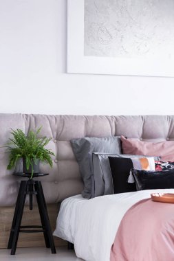 Gri yatak başı ile şık iç 