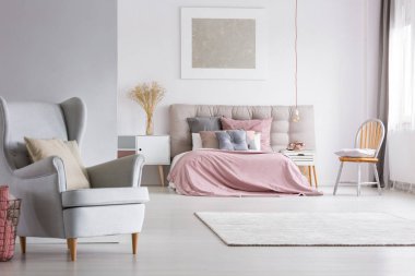 Hafif pastel yatak odası geniş iç