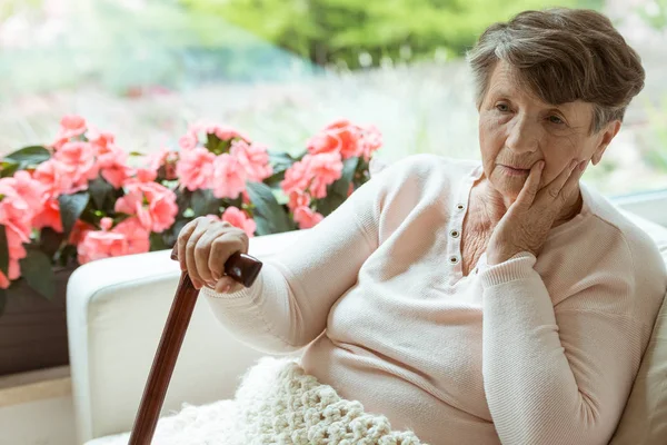 Woman sitting on white sofa — Stock Photo, Image