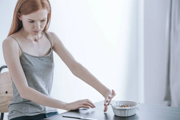 Depressed girl with eating disorder — Stock Photo, Image