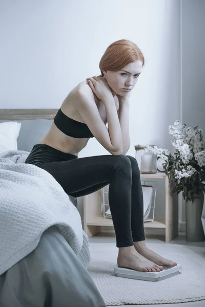 Ongezonde meisje met anorexia probleem — Stockfoto