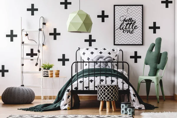 Kid\'s bedroom with green accents