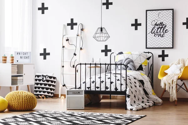 Wallpaper with crosses in bedroom