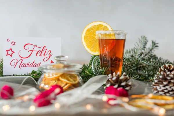 Tarjeta blanca de Navidad y té — Foto de Stock