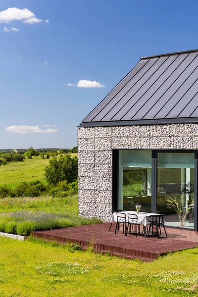 Casa moderna lapidada con terraza — Foto de Stock